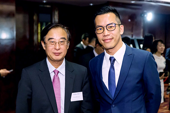 領峰代表與新華社亞太總分社社長俱孟軍先生合影留念