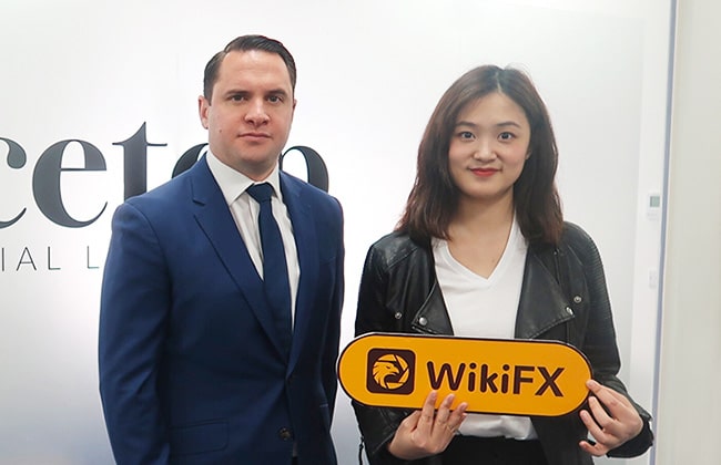 领峰英国负责人与WikiFX实勘人员合照